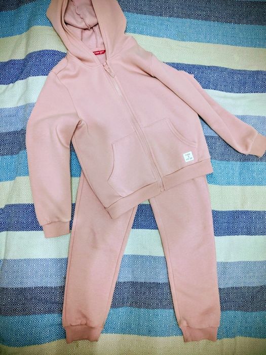 Костюм на девочку  р.140