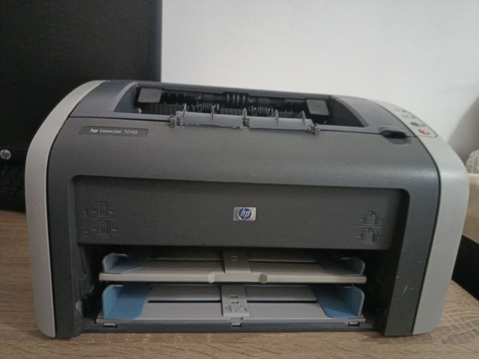Продавам принтер hp LaserJet 1010
