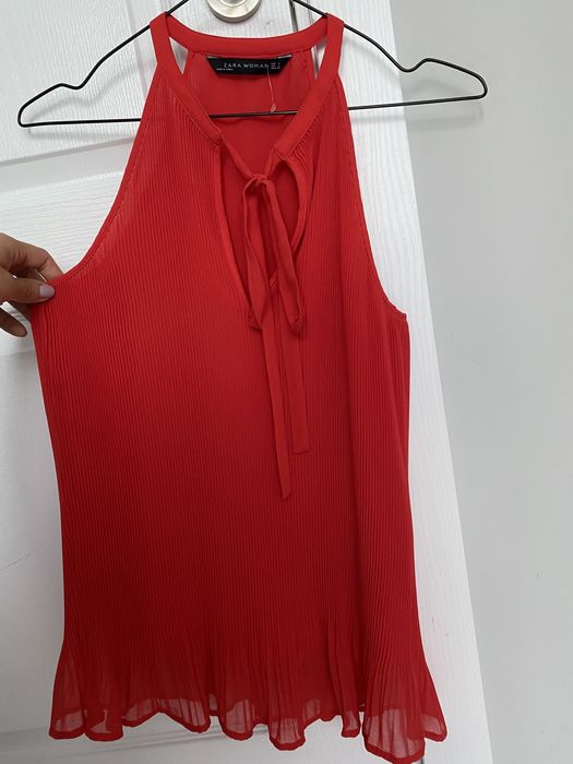 Червен потник на Зара, H&M