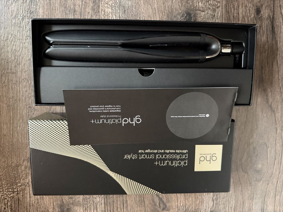 GHD Platinum + professional smart styler