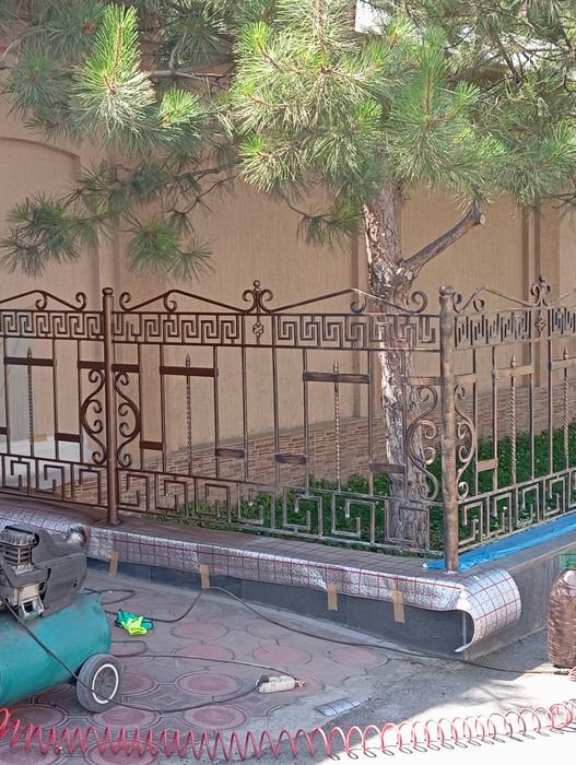 Покраска перил ремонт ворот