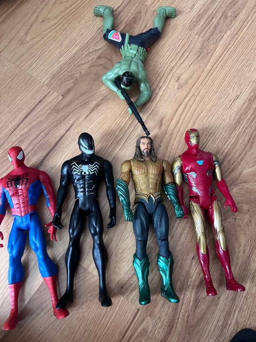 колекция от супергерои за 30 лева