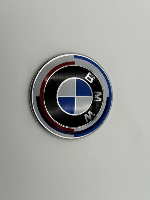 Emblema BMW Compatibila f30/f20 fata 82 mm