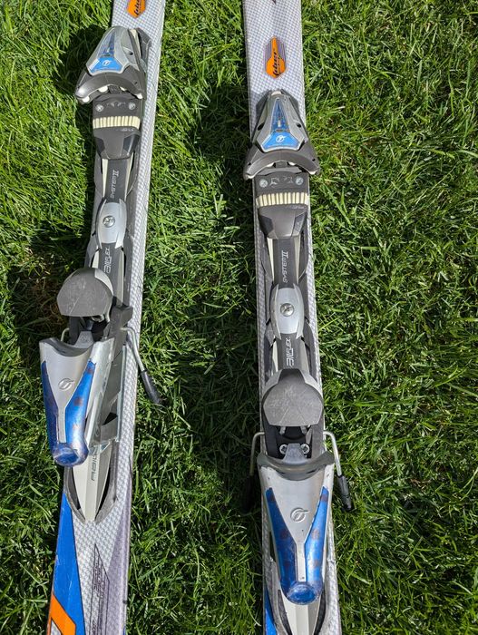 Vand schi/ski HEAD 163cm la pret de inchiriere 2-3 zile in Poiana :)