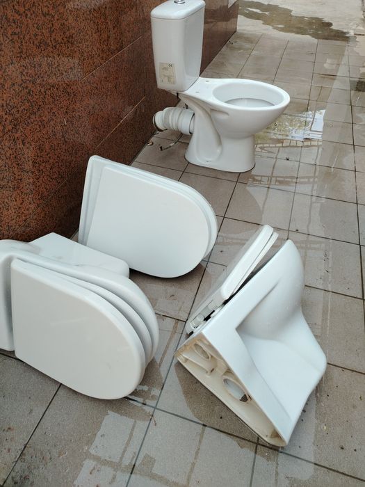 Продаются унитазы цена за 4 шт