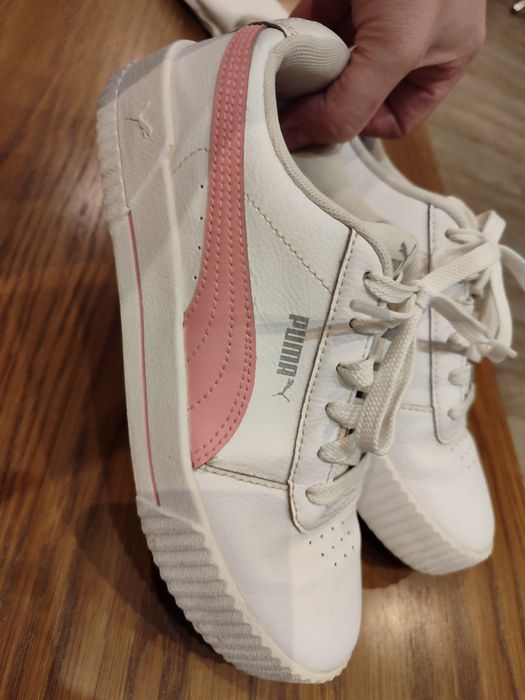 Спортни обувки Puma Carina