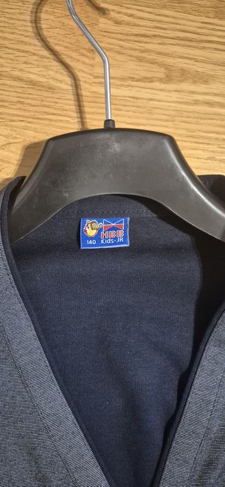 Pulover cu nasturi marime 140