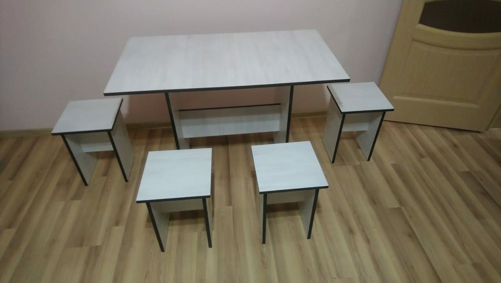 Новыe столы и стулья