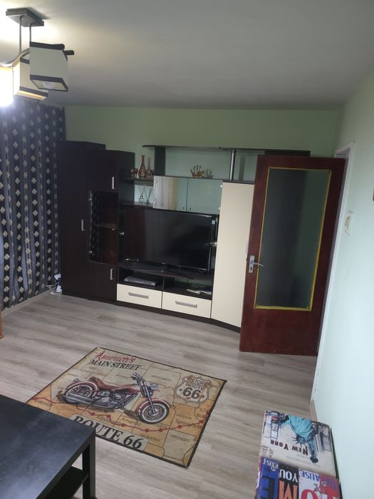 Vand mobilă de sufragerie stare impecabila