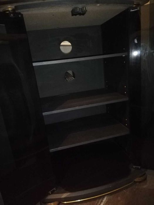 Тумба под телевизор / шкаф