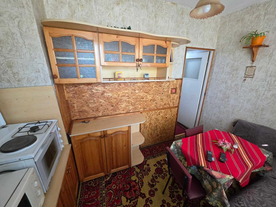 Гарсониера, Под наем, кв. Запад
