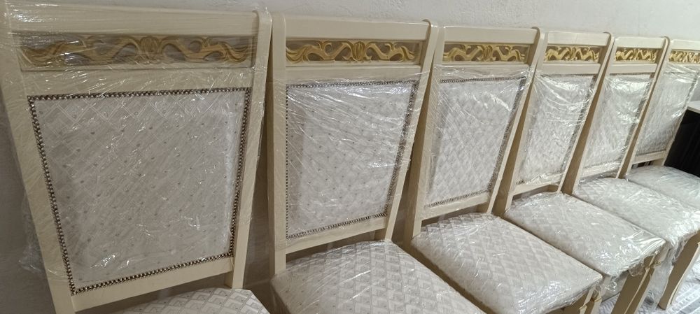 Продам стулья Версачи