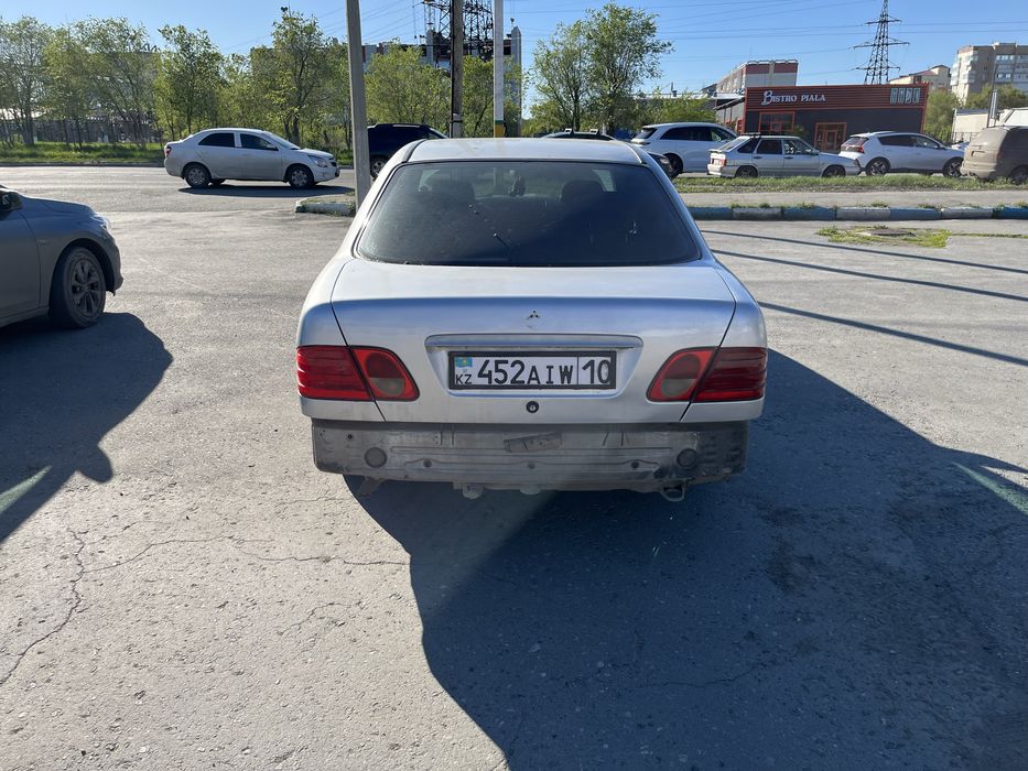 Продам мерседес 210