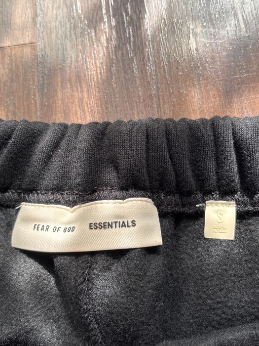 Essentials shorts два чифта