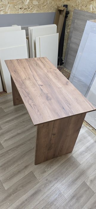 Продам столы новые цвета разные