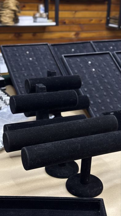 Подставки и планшеты под украшения