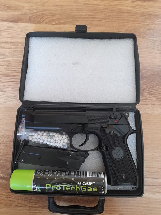 Pistol AIRSOFT REPLICA Beretta M9 greengas  !!