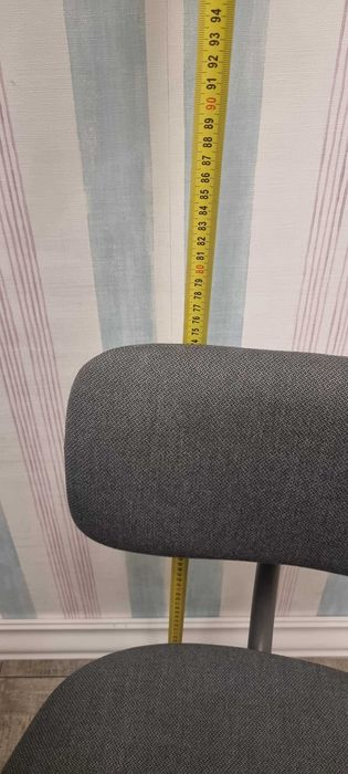 Scaun de birou ergonomic, simplu și funcțional - ideal pentru birou