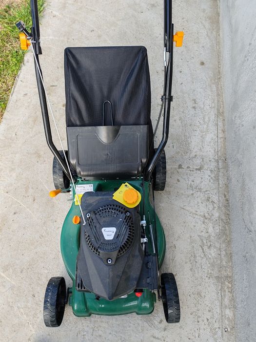 Mașina tuns iarbă pe benzina 99cc