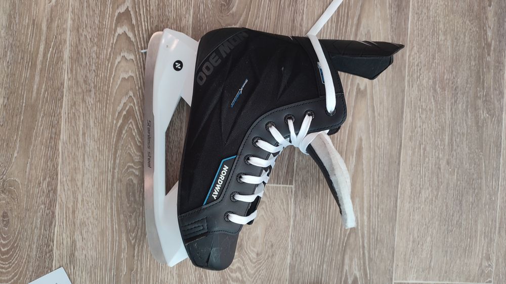 Коньки хоккейные