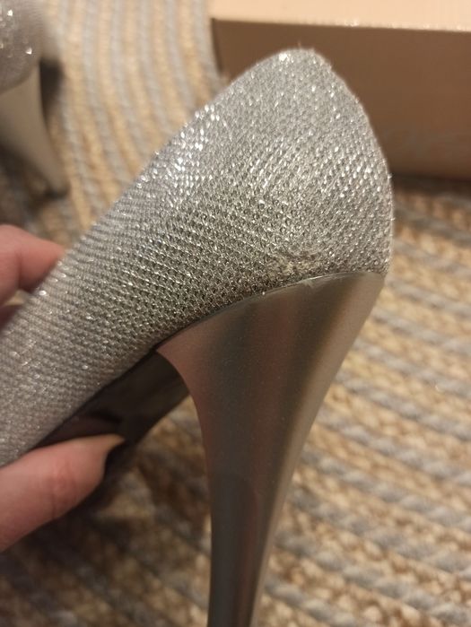 Сребристи обувки на висок ток, 39 номер