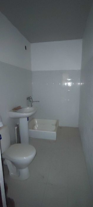 4х комнатная  на 2 м этаже на против Эркин савдо