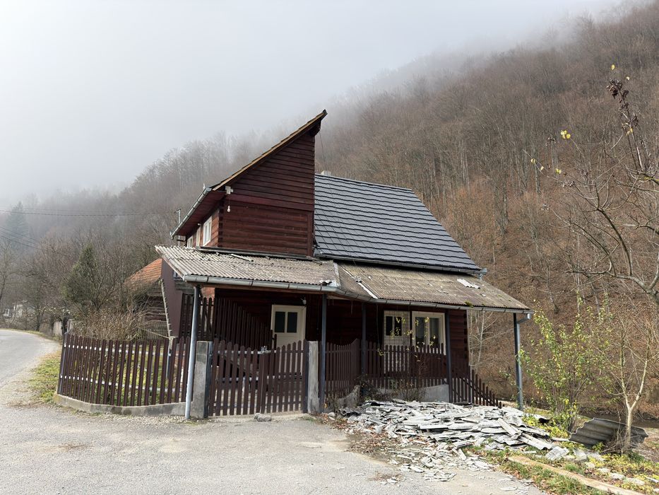 Vând sau schimb cabană zona Baraj Leșu