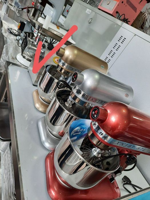 Mekser. Tort va pishiriqlar uchun mekser.