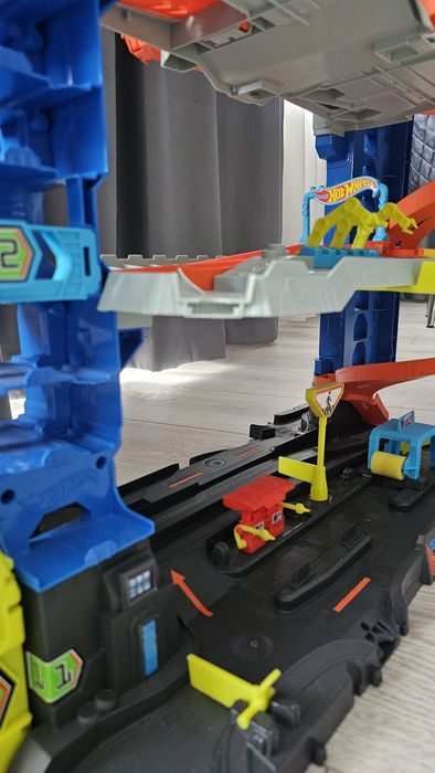 Hot Wheels Мега гараж с Дракон - City Ultimate Garage