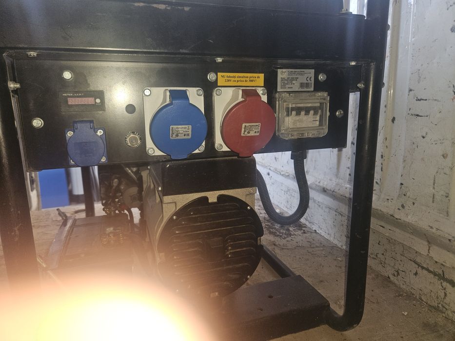 Generator trifazic /monofazic 16 kv /8 kv de închiriat