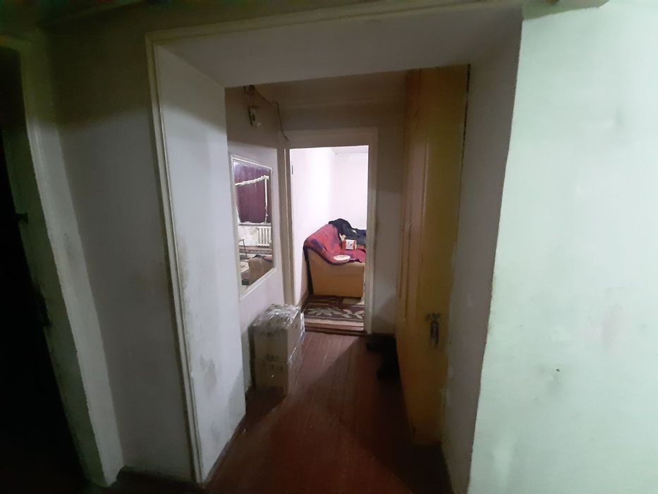 Продаётся квартира 1в2/2/2 своя 43м²
1 ком. переделанная в 2х. 
Больш