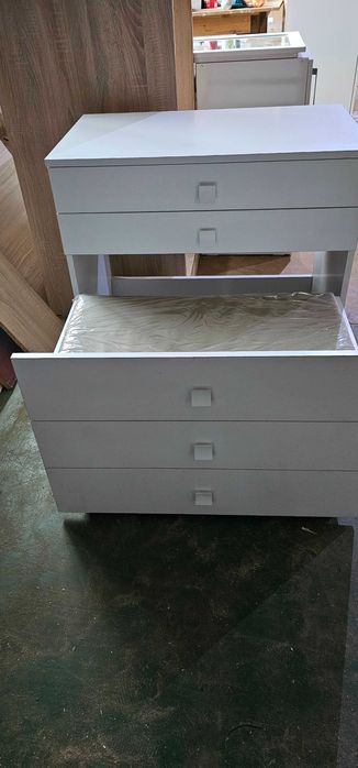 Тоалетка с огледало.