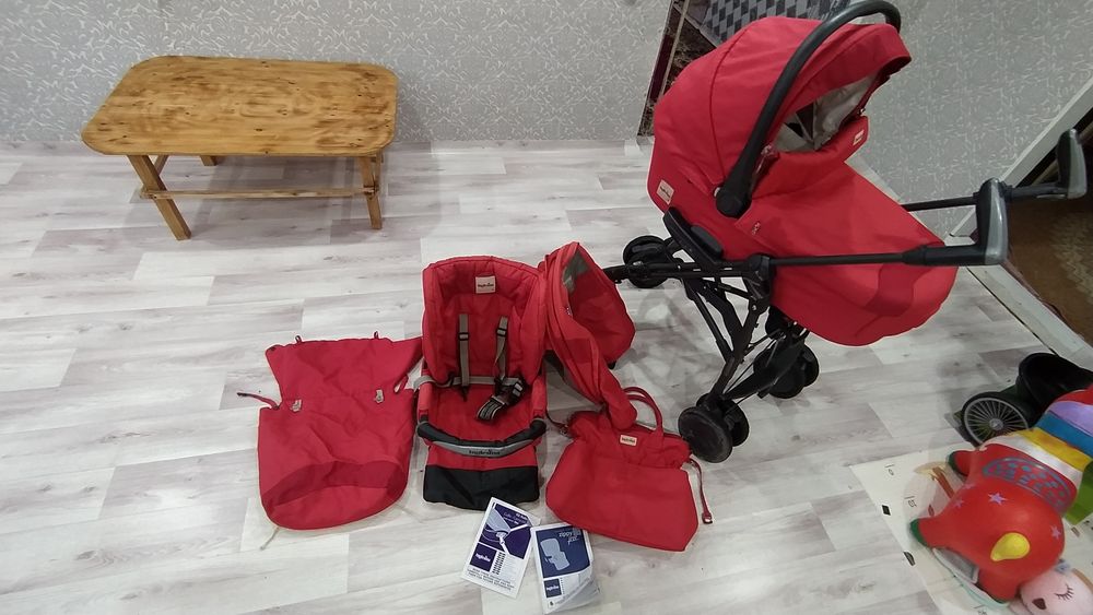 Коляска три в одном