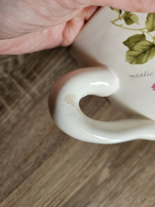 Кашпа с флорални мотиви