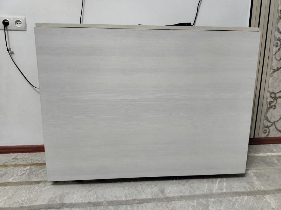 Стол  для гостиной