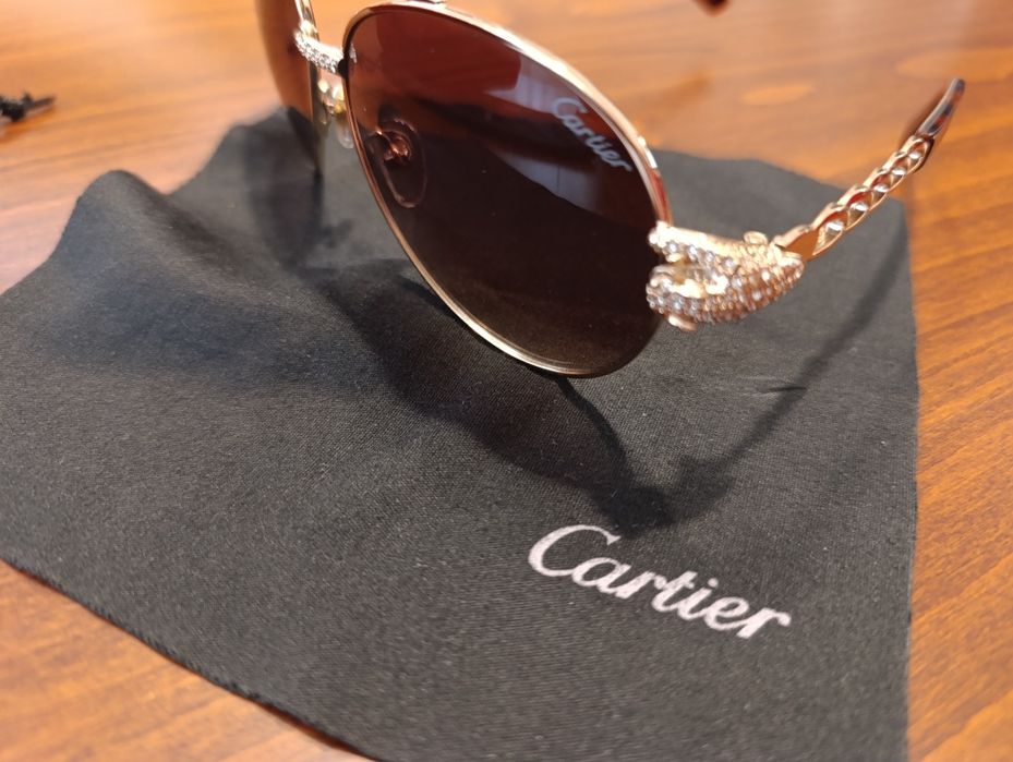 Дамски слънчеви очила Cartier.