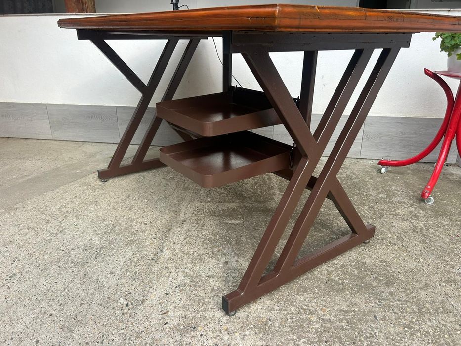 Birou cu blat de lemn