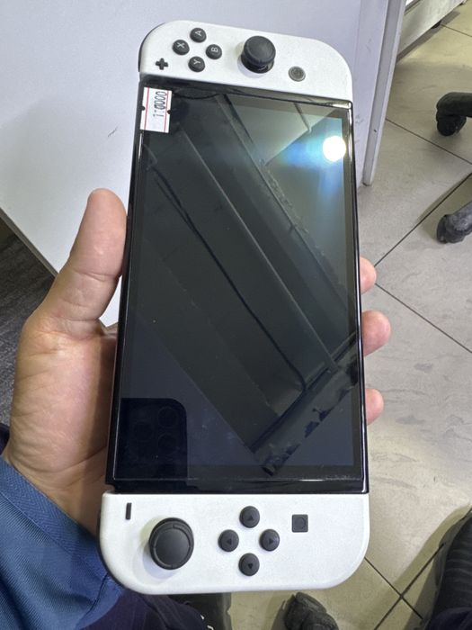 В продаже игровая приставка . Nintendo Switch