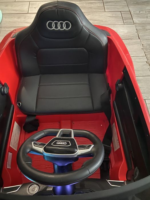 Детска акумулаторна кола Audi e-tron GT – Перфектният подарък с НОВА батерия!