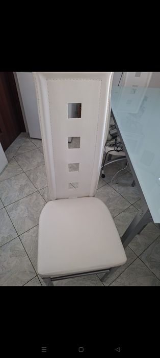 Vând masa  plus 6 scaune