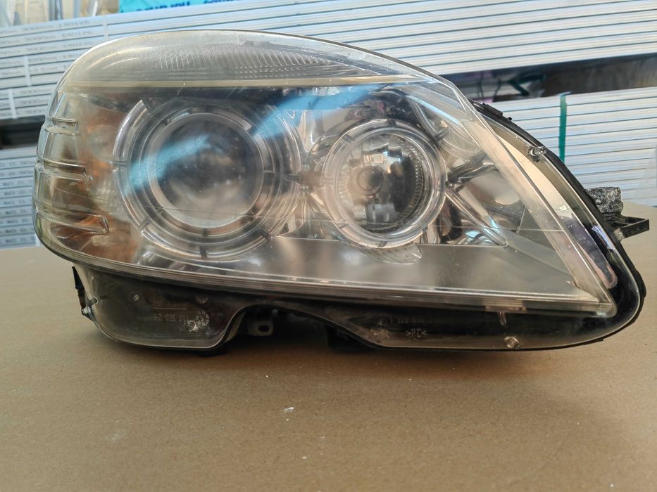 Десен фар за мерцедес w204 ксенон