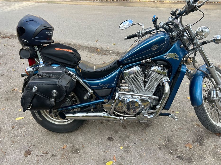 Suzuki intruder VS800