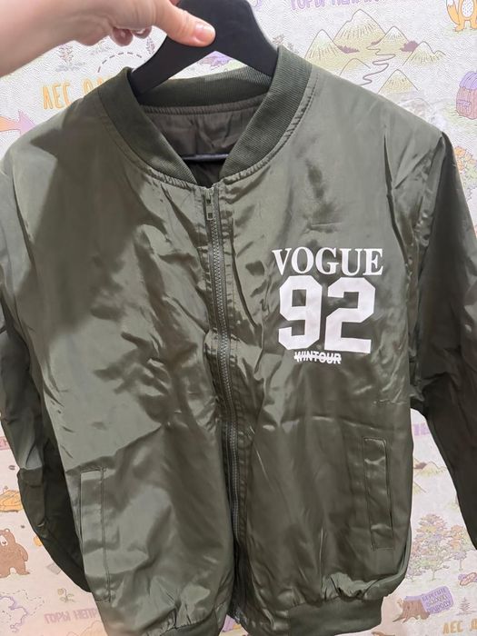 Продам весенний бомбер