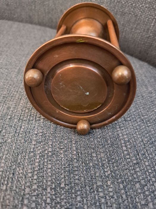 Меден свещник на две нива