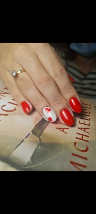 Manichiura ta, cartea ta de vizită – Redescoperă eleganța și îngrijirea profesională!