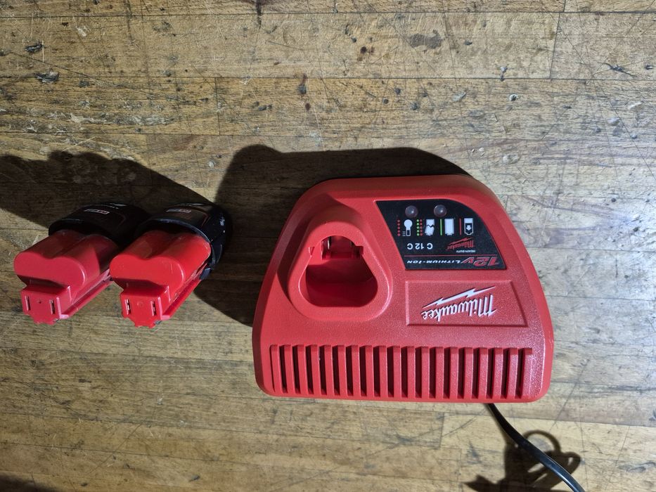 Incaractor Acumulator baterie Milwaukee M 12  2 ah