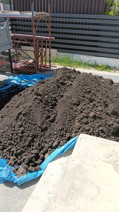 Transport pământ vegetal pentru gazon , gradina, sera etc