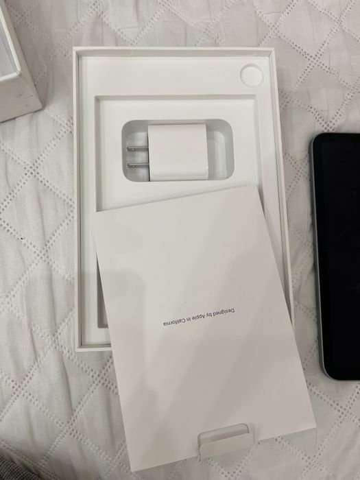 Продам iPad (a17 pro) 8/128
