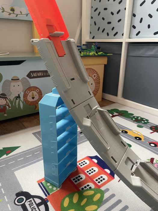 Hot wheels,Хот уйлс писта,камион,играчки