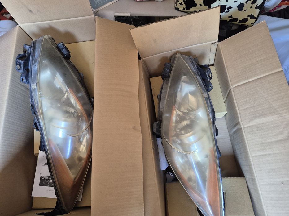 Faruri mazda 3 an 2009